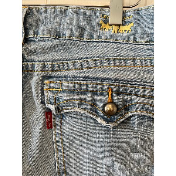 Vintage Levi’s 504 cut off Light Wash denim jean shorts - Picture 4 of 6